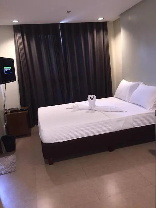 Spacious Studio Apartment B206 Manila